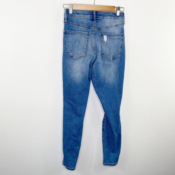 GBG Los Angeles High Rise Blue Distressed Denim Skinny Jeans Women's Size 26 - Picture 2 of 8